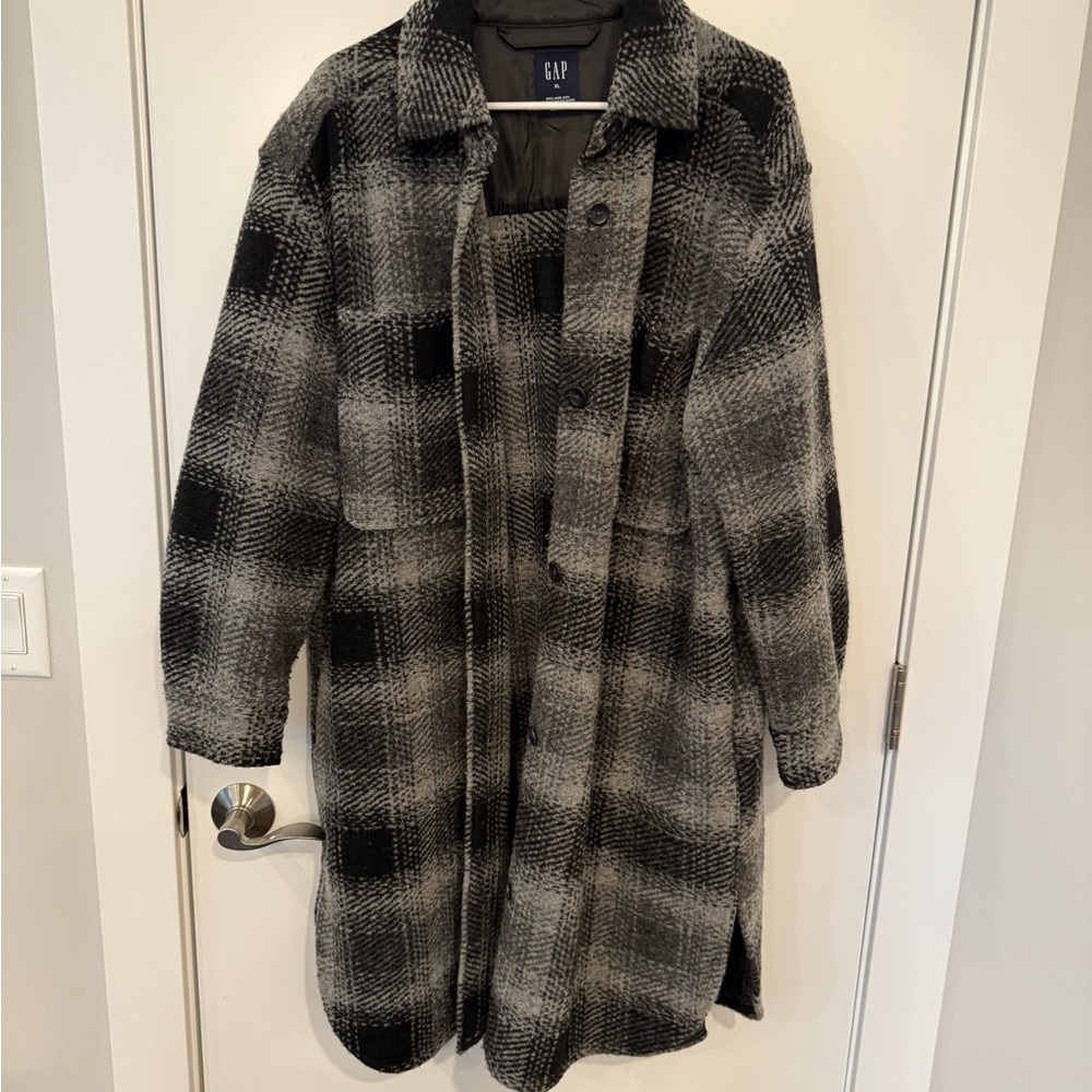 GAP Women's Checkered Jacket in Black and Gray